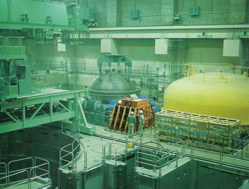 原子力発電所内での起震実験